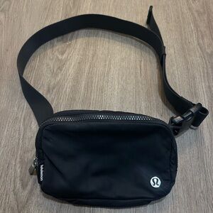 Lululemon Belt Bag - Lightly Worn - Perfect condition - Adjustable Strap